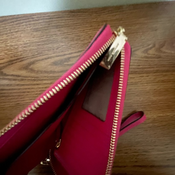 Michael Kors Mercer Large Smartphone Wristlet - Picture 7 of 7